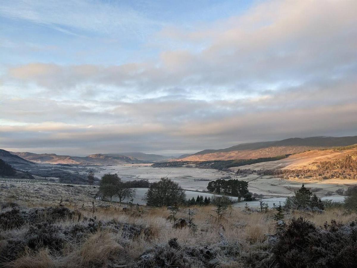 Spectacular Mountain View Ecopod Villa Newtonmore Luaran gambar