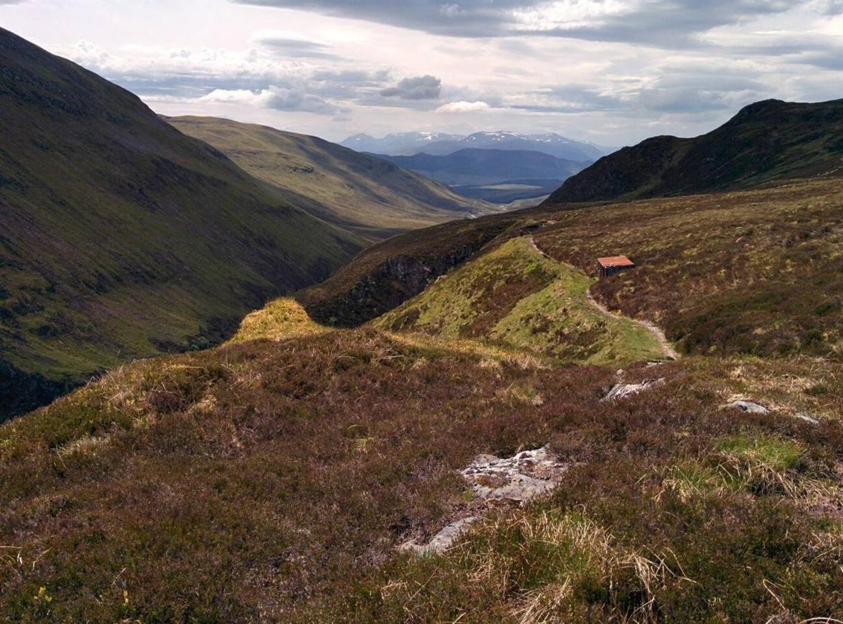 Spectacular Mountain View Ecopod Villa Newtonmore Luaran gambar